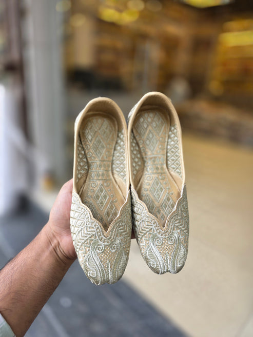 Aabroo Sage Zari Embroidered Jutti